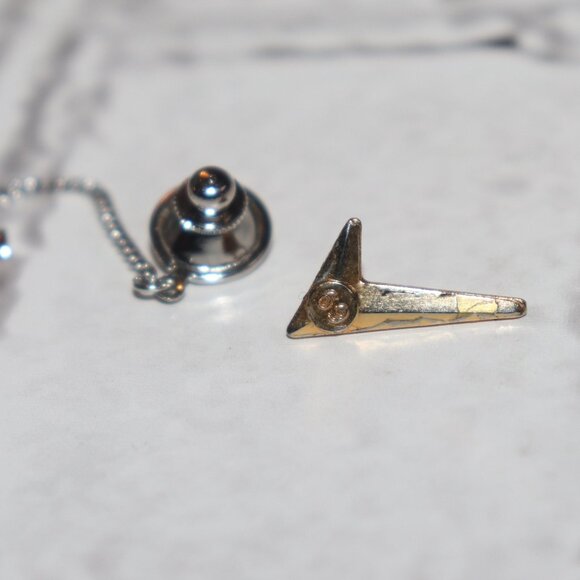 Vintage lapel pin check mark with 69 .75" - Picture 1 of 4